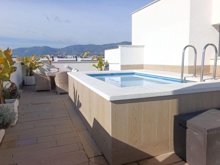 Espectacular ático dúplex de Córdoba. Prácticamente a estrenar y con una terraza solarium de 70 m2 con piscina privada