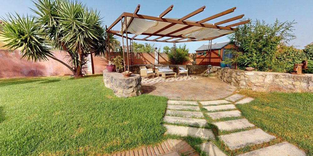 MAGNÍFICO CHALET EN SANSUEÑA