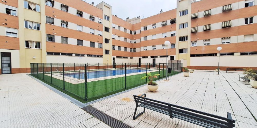 PISO CON PISCINA COMUNITARIA, COCHERA Y TRASTERO EN EL ARCÁNGEL