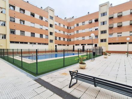 PISO CON PISCINA COMUNITARIA, COCHERA Y TRASTERO EN EL ARCÁNGEL