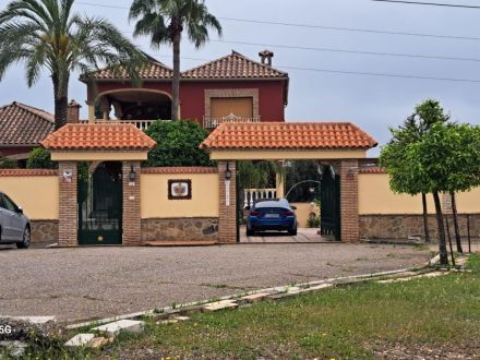 MAGNIFICO CHALET DE DOS VIVIENDAS EN LA COLINA