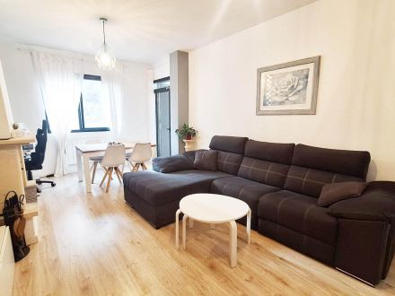 CASA ADOSADA EN LAS JARAS  