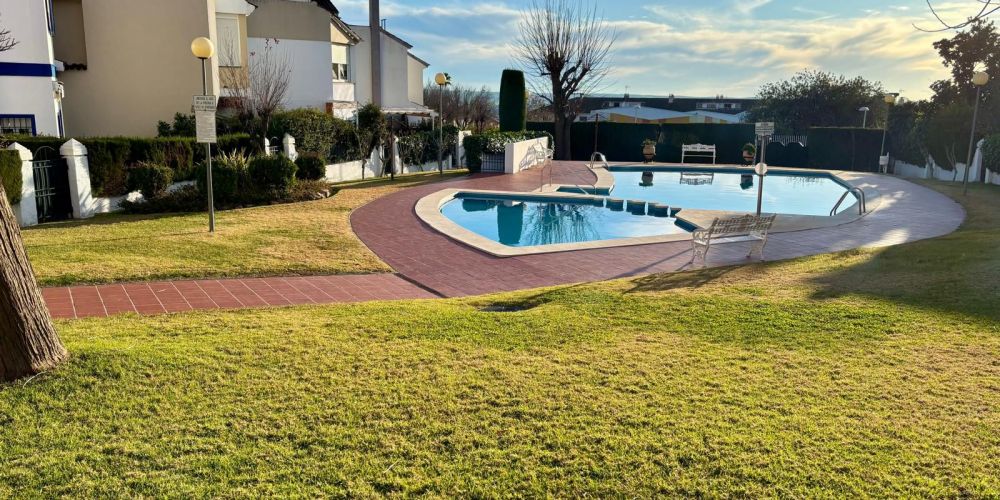 CASA ADOSADA EN VENTA EN EL PATRIARCA!