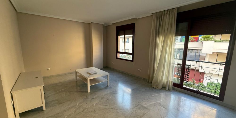 MAGNIFICO PISO JUNTO CAÑITO BAZAN