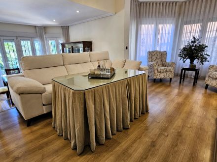 ESPECTACULAR CHALET EN SANSUEÑA