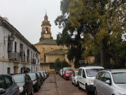 CASA ADOSADA JUNTO A PLAZA DE LA MAGDALENA