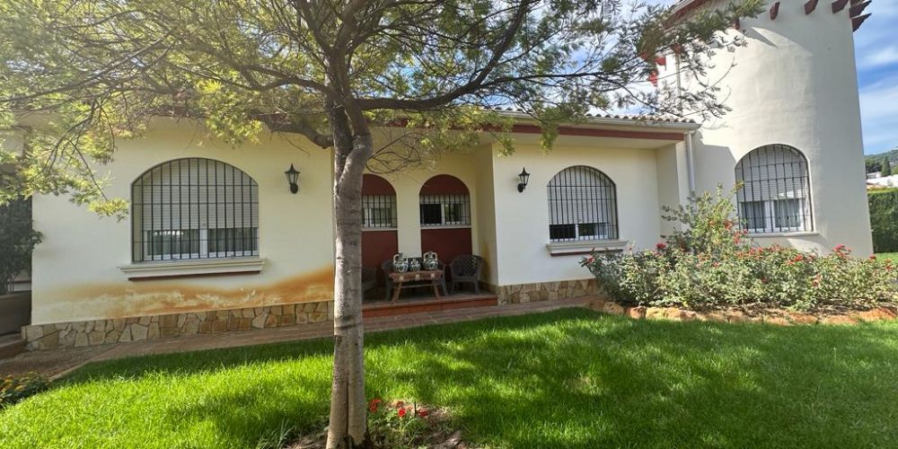 CHALET DE UNA SOLA PLANTA AL LADO DEL COLEGIO BRITÁNICO 