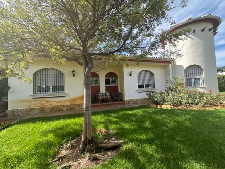 CHALET DE UNA SOLA PLANTA AL LADO DEL COLEGIO BRITÁNICO 