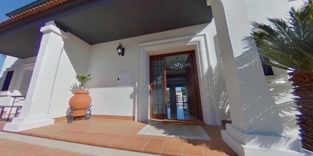 ESPECTACULAR COMPLEJO DE CUATRO VIVIENDAS DE LUJO EN PARAISO ARENAL