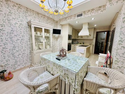 PRECIOSA CASA UNIFAMILIAR ADOSADA EN OLLERÍAS