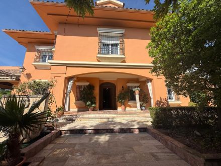 EXCLUSIVO CHALET PRÓXIMO A COLEGIO LA SALLE