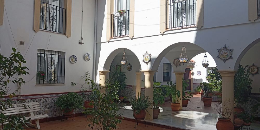 CASA ADOSADA EN CASCO ANTIGUO