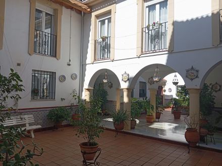 CASA ADOSADA EN CASCO ANTIGUO