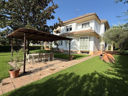 Exclusivo y Lujoso Chalet Independiente en el Brillante!