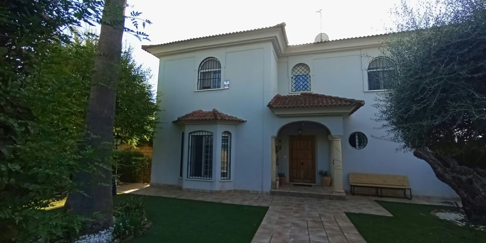 EXCLUSIVO CHALET CON VISTAS