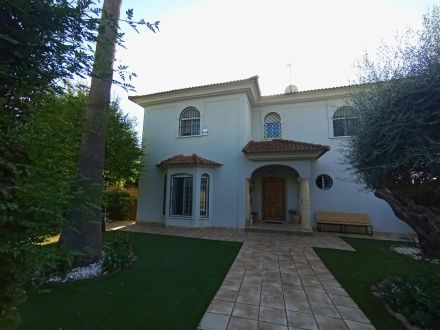 EXCLUSIVO CHALET CON VISTAS