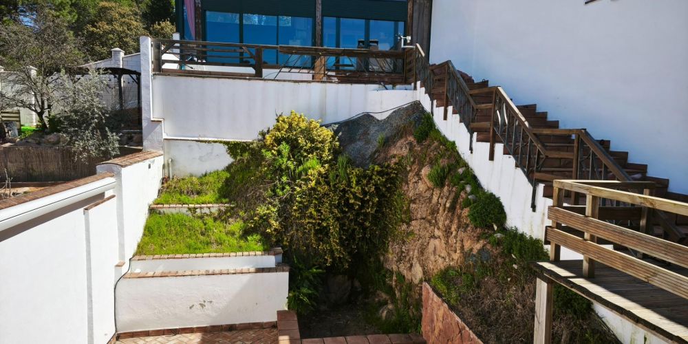 MAGNÍFICA VIVIENDA EN LAS JARAS, JUNTO AL EMBALSE DE LA ENCANTADA