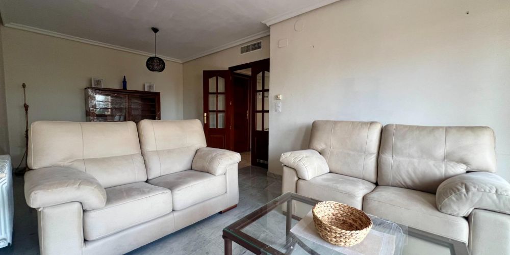 PISO EN ZONA MARIA LA JUDIA CON 2 PLAZAS DE GARAJE!