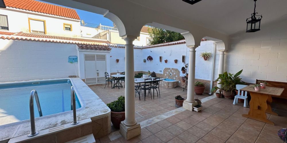 CASA CON PISCINA EN ENCINAREJO