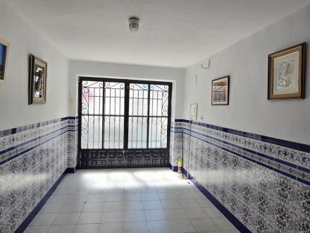 CASA CON GARAJE Y LOCAL INDEPENDIENTE EN SAN AGUSTÍN