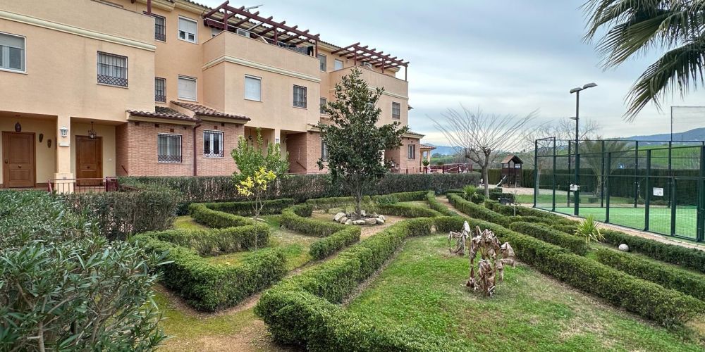 MAGNÍFICA VIVIENDA EN RESIDENCIAL CON PISCINA EN ALCOLEA