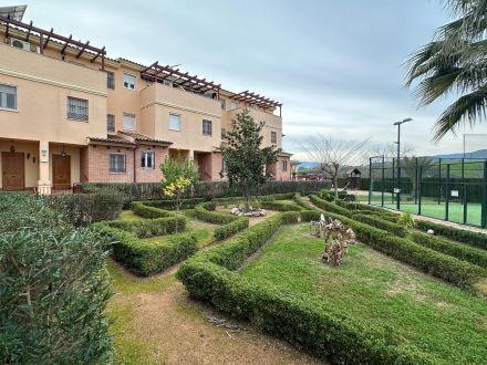 MAGNÍFICA VIVIENDA EN RESIDENCIAL CON PISCINA EN ALCOLEA