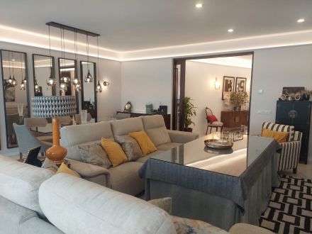 EXCLUSIVA VIVIENDA EN PLENA RONDA DE LOS TEJARES CON GARAJE Y TRASTERO