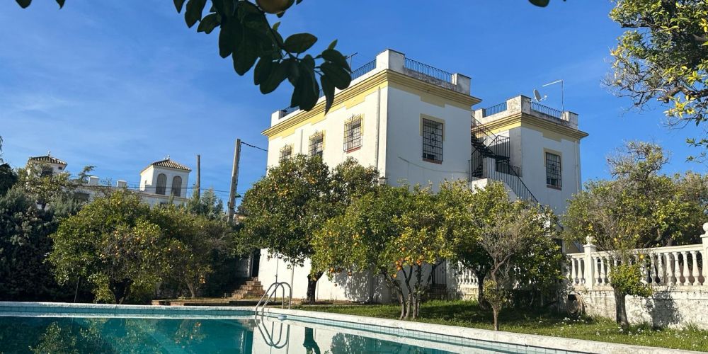 GRAN CHALET CON SOLERA DE LOS AÑOS 60 JUNTO A AVD. DEL BRILLANTE