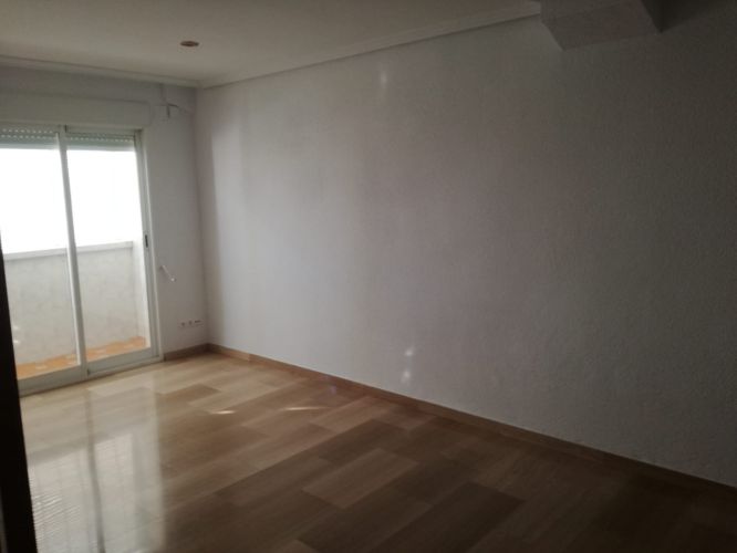 Precioso piso en Valdeolleros con terraza