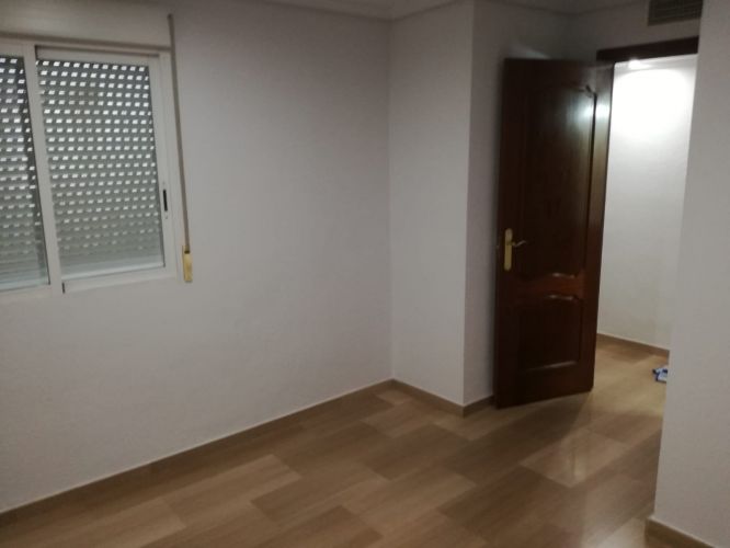 Precioso piso en Valdeolleros con terraza