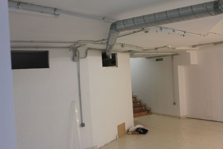 Local ideal para negocio junto a Cruz Conde