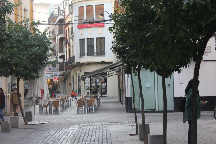 Local ideal para negocio junto a Cruz Conde