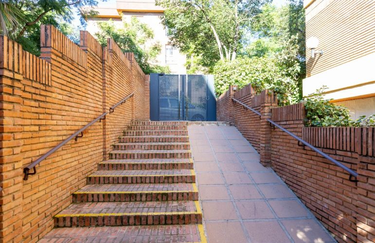 MARAVILLOSO PISO REFORMADO EN ZONA CAMPING