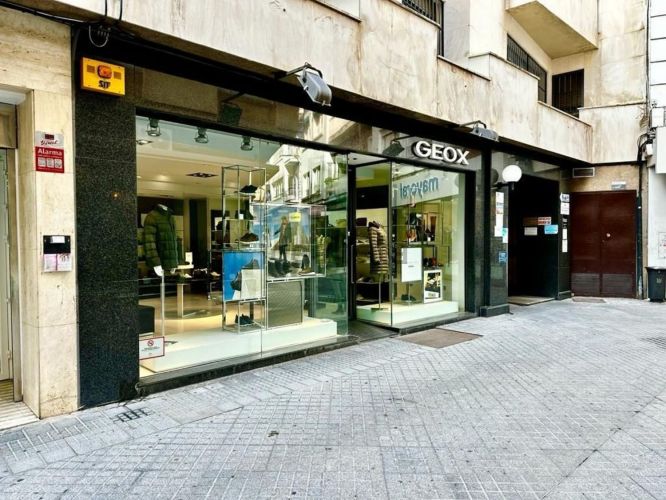 ALQUILER DE MAGNÍFICO LOCAL  EN ZONA CENTRO