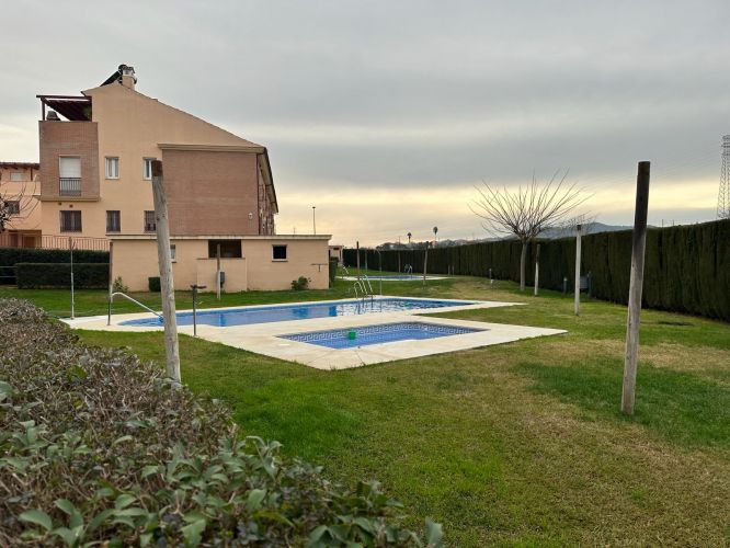 MAGNÍFICA VIVIENDA EN RESIDENCIAL CON PISCINA EN ALCOLEA