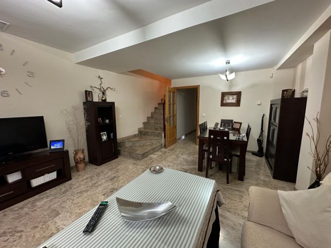 MAGNÍFICA VIVIENDA EN RESIDENCIAL CON PISCINA EN ALCOLEA