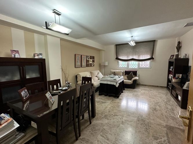 MAGNÍFICA VIVIENDA EN RESIDENCIAL CON PISCINA EN ALCOLEA