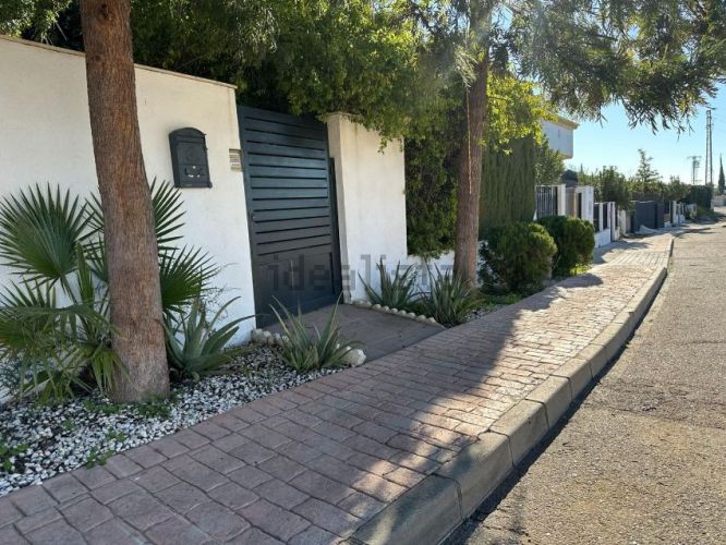 FANTÁSTICA CASA EN VENTA EN ALCOLEA.