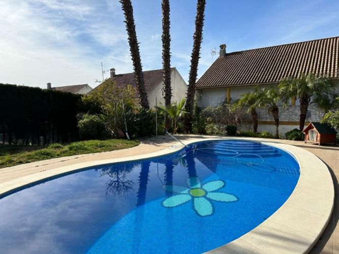 FANTÁSTICA CASA EN VENTA EN ALCOLEA.