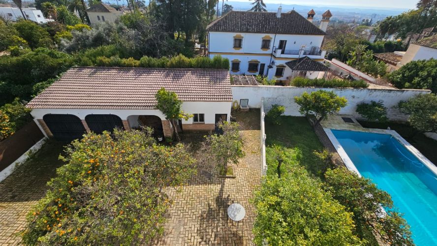GRAN CHALET CON SOLERA DE LOS AÑOS 60 JUNTO A AVD. DEL BRILLANTE