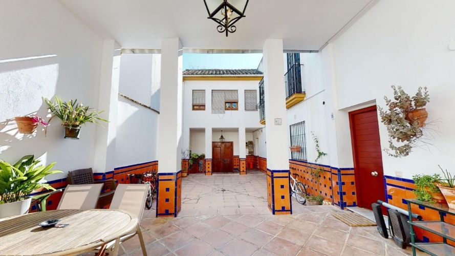 EXCLUSIVA VIVIENDA SITUADA JUNTO A PALACIO DE VIANA