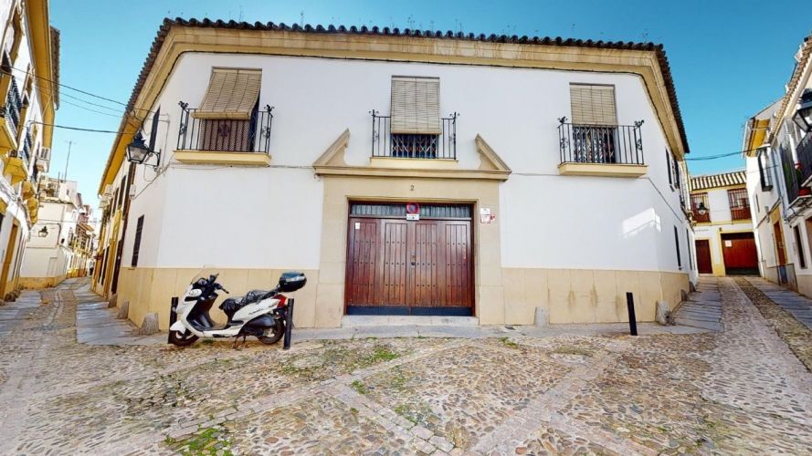 EXCLUSIVA VIVIENDA SITUADA JUNTO A PALACIO DE VIANA