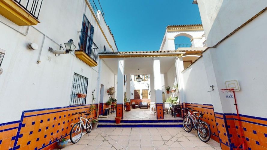 EXCLUSIVA VIVIENDA SITUADA JUNTO A PALACIO DE VIANA