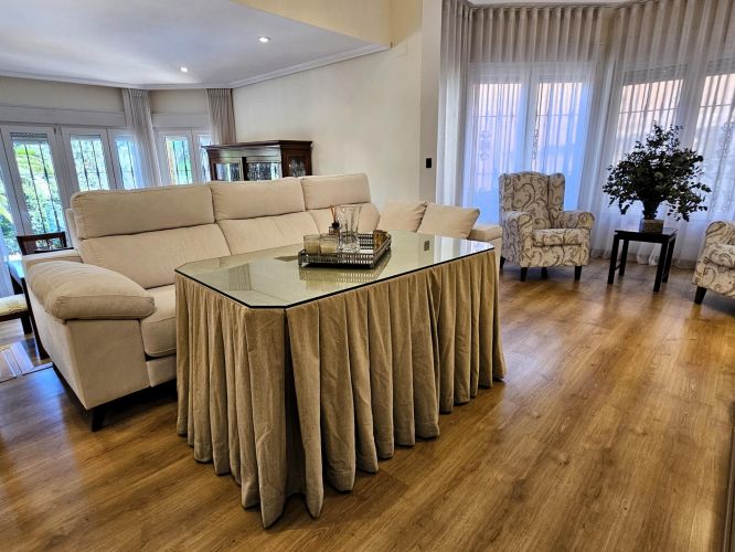 ESPECTACULAR CHALET EN SANSUEÑA