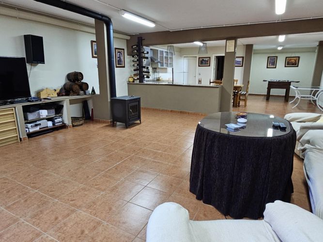 ESPECTACULAR CHALET EN SANSUEÑA