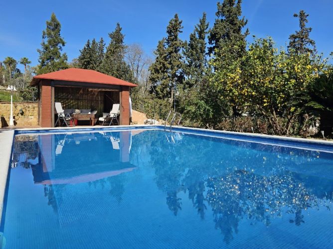 ESPECTACULAR CHALET EN SANSUEÑA