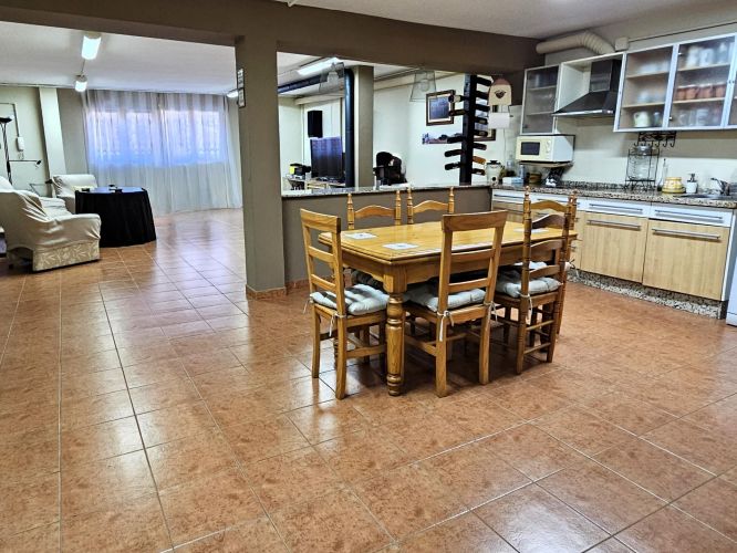 ESPECTACULAR CHALET EN SANSUEÑA