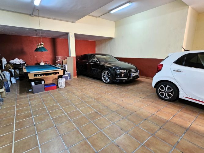 ESPECTACULAR CHALET EN SANSUEÑA