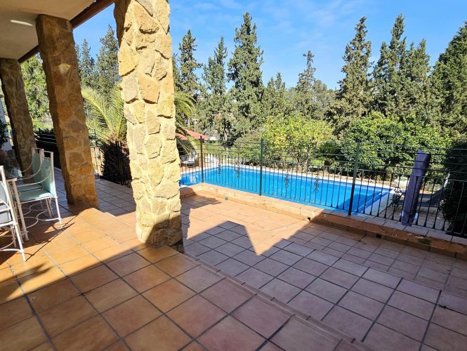 ESPECTACULAR CHALET EN SANSUEÑA