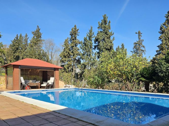 ESPECTACULAR CHALET EN SANSUEÑA